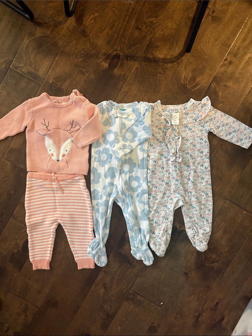 Bundle of 4 FOUR Baby Girls Clothing: Matching Knit Set, 2 Footie Pajamas 6-9M